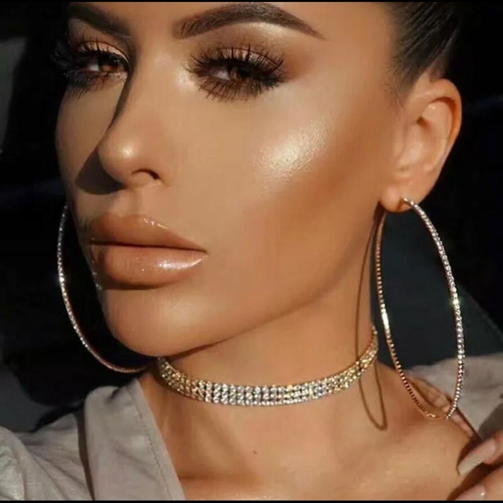 SPARKLY, SEXY & ELEGANT JEWELRY TO CALL THE ATTENTION OF EVERYONE